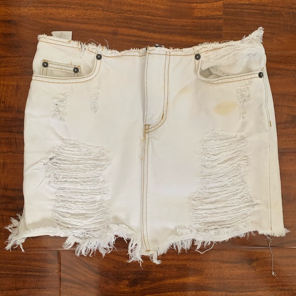 LF CARMAR Jean White Distressed Skirt - Picture 2 of 10